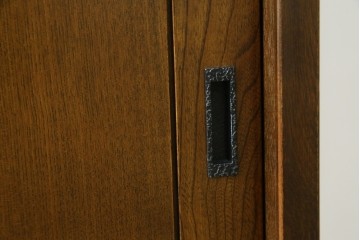 中古　美品　カリモク家具(karimoku)　美しい木目が映える ! 和モダンデザインのサイドボード　(R-087813)