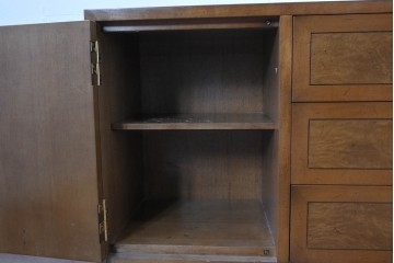 中古　カリモク家具(karimoku)　domani(ドマーニ)　Morganton(モーガントン)　希少なライトコニャック色　直線的でシンプルなデザインにゴールドの金具が映えるサイドボード　現行定価約45万円　(R-087814)