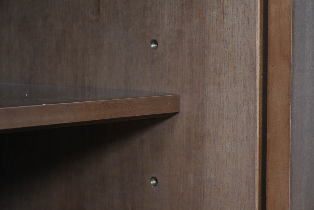 中古　カリモク家具(karimoku)　domani(ドマーニ)　Morganton(モーガントン)　希少なライトコニャック色　直線的でシンプルなデザインにゴールドの金具が映えるサイドボード　現行定価約45万円　(R-087814)