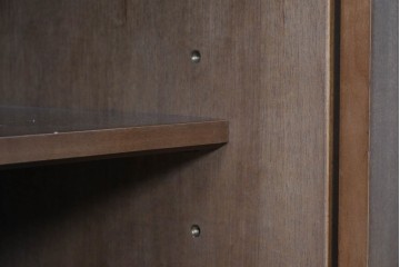 中古　カリモク家具(karimoku)　domani(ドマーニ)　Morganton(モーガントン)　希少なライトコニャック色　直線的でシンプルなデザインにゴールドの金具が映えるサイドボード　現行定価約45万円　(R-087814)