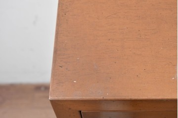 中古　カリモク家具(karimoku)　domani(ドマーニ)　Morganton(モーガントン)　希少なライトコニャック色　直線的でシンプルなデザインにゴールドの金具が映えるサイドボード　現行定価約45万円　(R-087814)