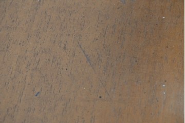 中古　カリモク家具(karimoku)　domani(ドマーニ)　Morganton(モーガントン)　希少なライトコニャック色　直線的でシンプルなデザインにゴールドの金具が映えるサイドボード　現行定価約45万円　(R-087814)