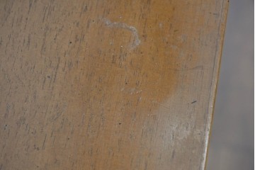 中古　カリモク家具(karimoku)　domani(ドマーニ)　Morganton(モーガントン)　希少なライトコニャック色　直線的でシンプルなデザインにゴールドの金具が映えるサイドボード　現行定価約45万円　(R-087814)