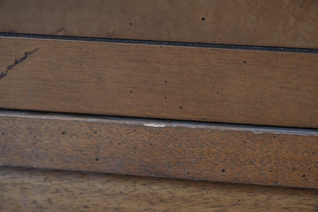 中古　カリモク家具(karimoku)　domani(ドマーニ)　Morganton(モーガントン)　希少なライトコニャック色　直線的でシンプルなデザインにゴールドの金具が映えるサイドボード　現行定価約45万円　(R-087814)