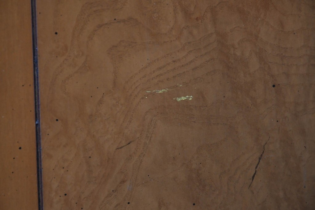 中古　カリモク家具(karimoku)　domani(ドマーニ)　Morganton(モーガントン)　希少なライトコニャック色　直線的でシンプルなデザインにゴールドの金具が映えるサイドボード　現行定価約45万円　(R-087814)