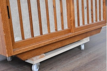 中古　美品　国産職人手作り　岩泉純木家具　和紙張りの引き戸が印象的な栓材・漆塗りのテレビボード　製作費推定70万円　(R-087815)