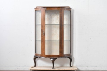 イギリスアンティーク　ウォールナット材　猫脚が優美なガラスキャビネット　(R-087816)
