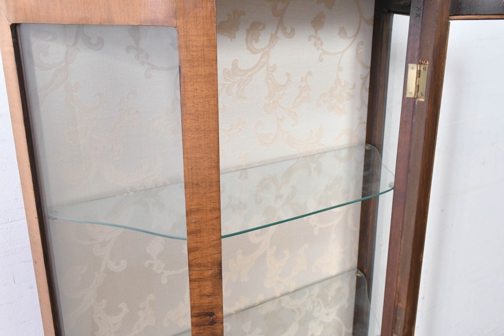 イギリスアンティーク　ウォールナット材　猫脚が優美なガラスキャビネット　(R-087816)