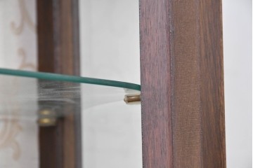 イギリスアンティーク　ウォールナット材　猫脚が優美なガラスキャビネット　(R-087816)