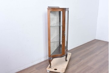 イギリスアンティーク　ウォールナット材　猫脚が優美なガラスキャビネット　(R-087816)