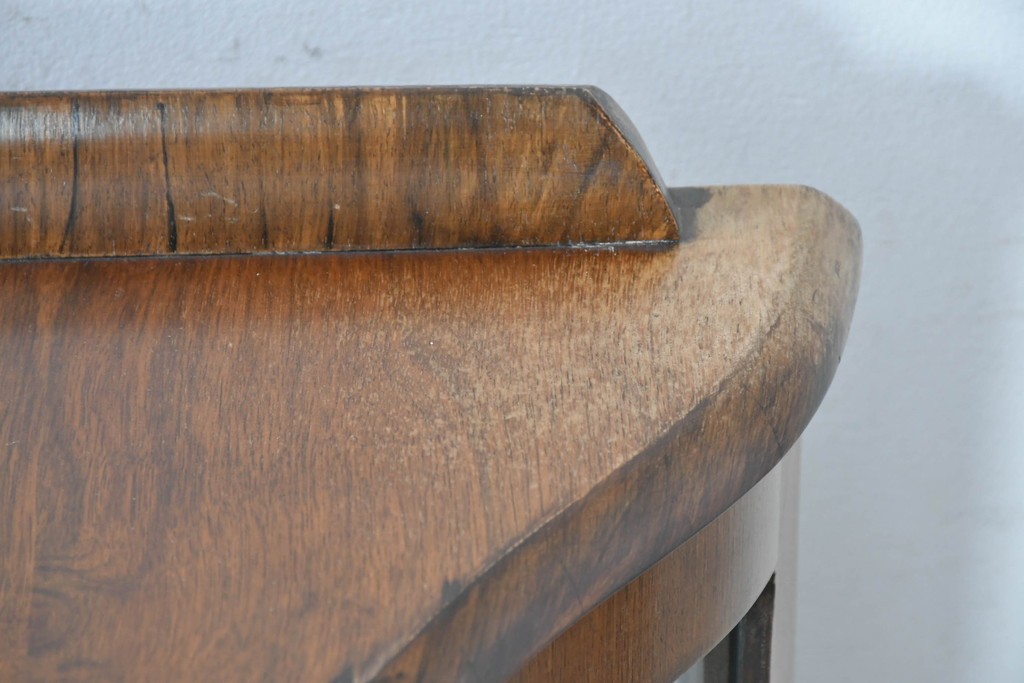 イギリスアンティーク　ウォールナット材　猫脚が優美なガラスキャビネット　(R-087816)