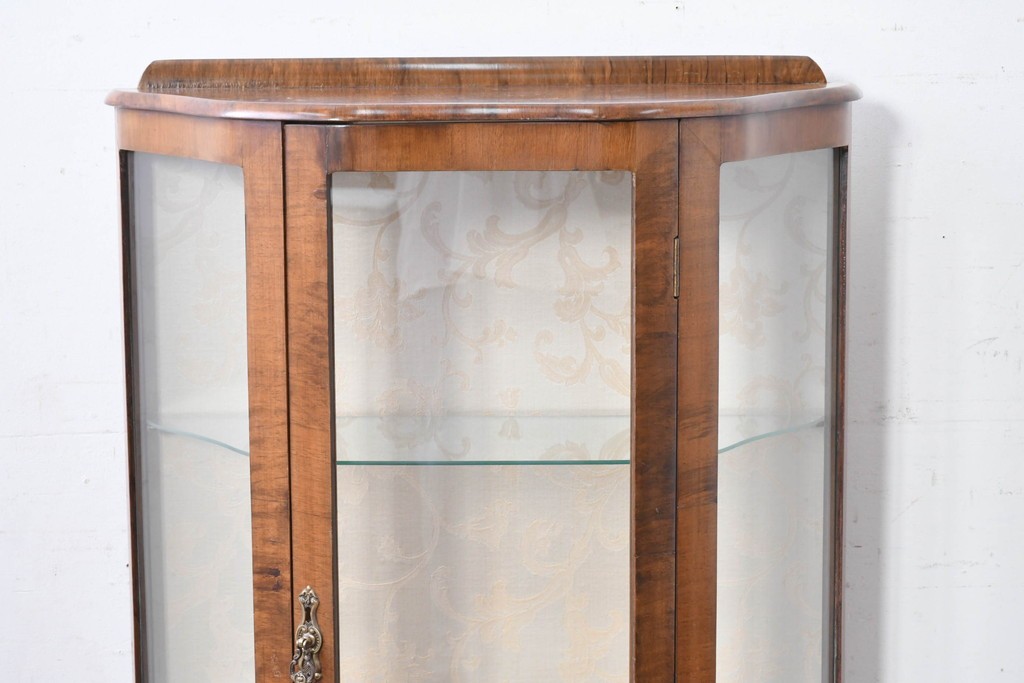 イギリスアンティーク　ウォールナット材　猫脚が優美なガラスキャビネット　(R-087816)