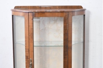 イギリスアンティーク　ウォールナット材　猫脚が優美なガラスキャビネット　(R-087816)