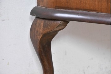 イギリスアンティーク　ウォールナット材　猫脚が優美なガラスキャビネット　(R-087816)