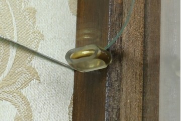 イギリスアンティーク　ウォールナット材　猫脚が優美なガラスキャビネット　(R-087816)