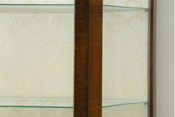 イギリスアンティーク　ウォールナット材　猫脚が優美なガラスキャビネット　(R-087816)