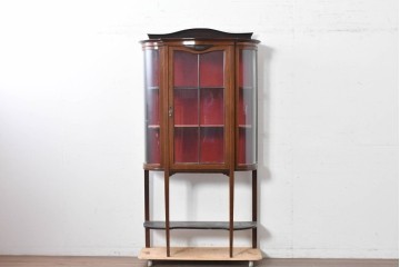 イギリスアンティーク　マホガニー材　小振りサイズが魅力の曲げガラス入りキャビネット　(R-087817)