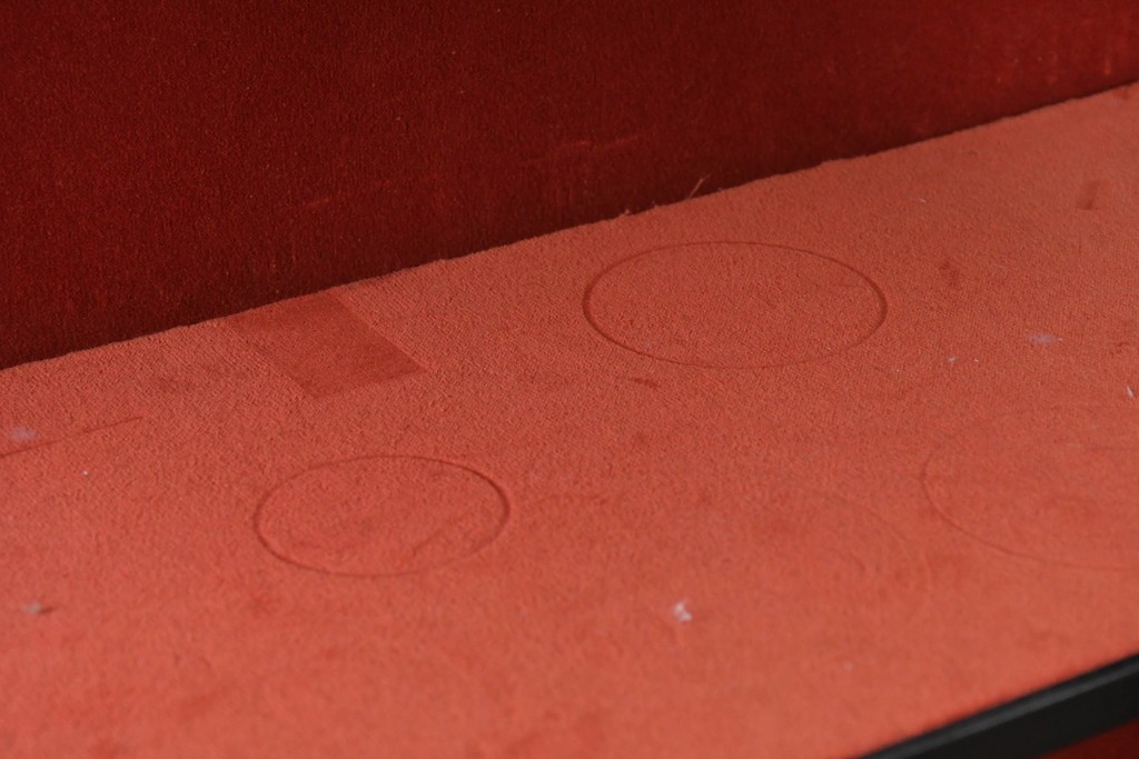 イギリスアンティーク　マホガニー材　小振りサイズが魅力の曲げガラス入りキャビネット　(R-087817)