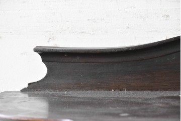 イギリスアンティーク　マホガニー材　小振りサイズが魅力の曲げガラス入りキャビネット　(R-087817)