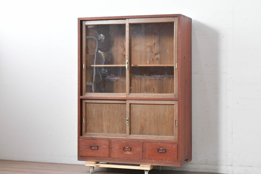 和製アンティーク　大正期から昭和初期　素朴な存在感が魅力の戸棚　(R-087818)