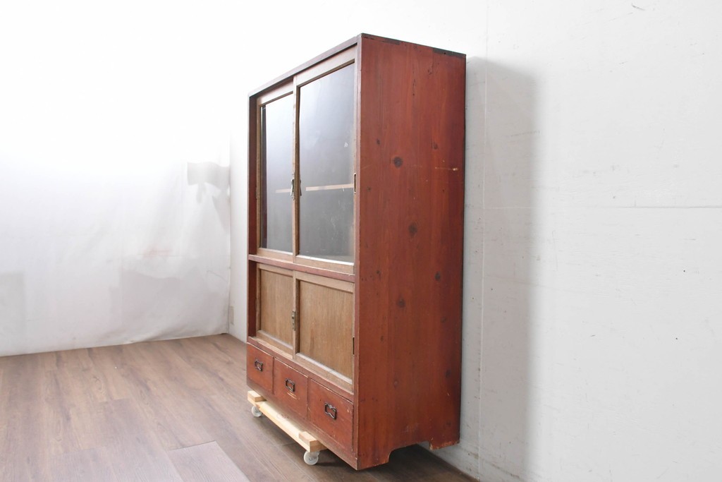 和製アンティーク　大正期から昭和初期　素朴な存在感が魅力の戸棚　(R-087818)