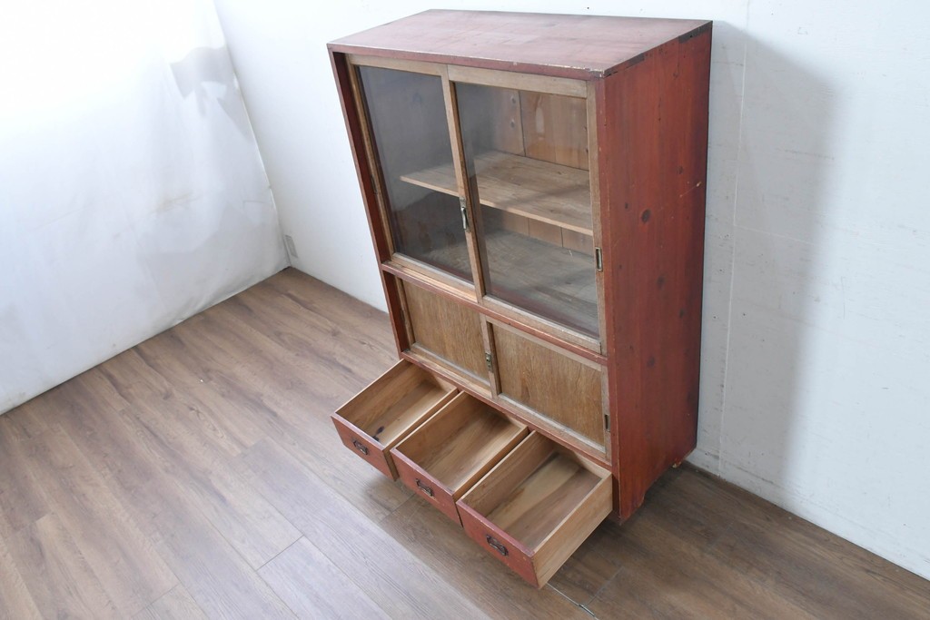 和製アンティーク　大正期から昭和初期　素朴な存在感が魅力の戸棚　(R-087818)