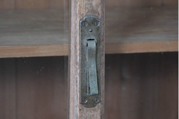 和製アンティーク　大正期から昭和初期　素朴な存在感が魅力の戸棚　(R-087818)