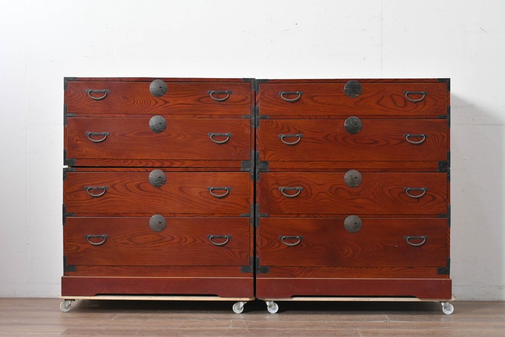 和製アンティーク　美品　希少　前面欅材　漆塗りの合わせ一間夫婦箪笥　(R-087823)