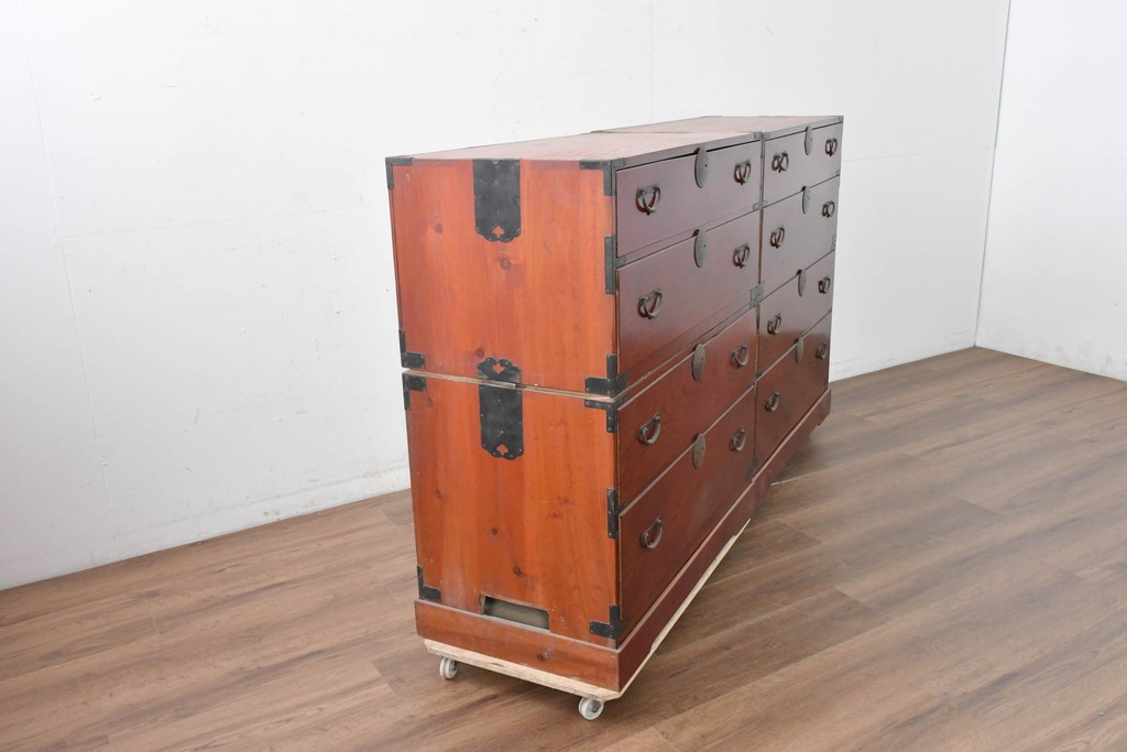 和製アンティーク　美品　希少　前面欅材　漆塗りの合わせ一間夫婦箪笥　(R-087823)