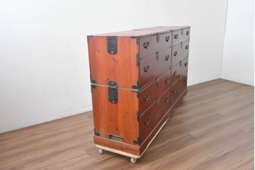 和製アンティーク　美品　希少　前面欅材　漆塗りの合わせ一間夫婦箪笥　(R-087823)