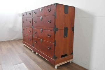 和製アンティーク　美品　希少　前面欅材　漆塗りの合わせ一間夫婦箪笥　(R-087823)