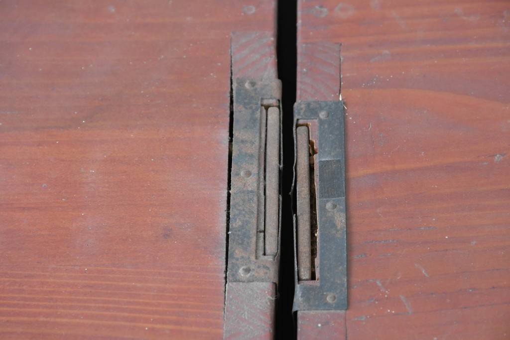 和製アンティーク　美品　希少　前面欅材　漆塗りの合わせ一間夫婦箪笥　(R-087823)