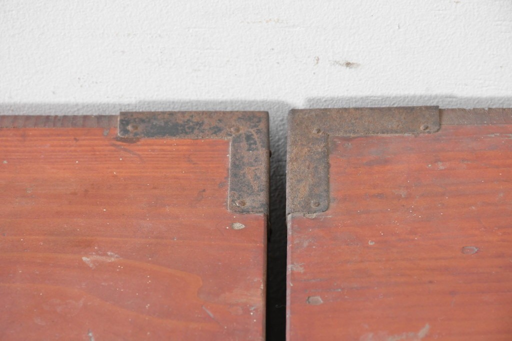 和製アンティーク　美品　希少　前面欅材　漆塗りの合わせ一間夫婦箪笥　(R-087823)