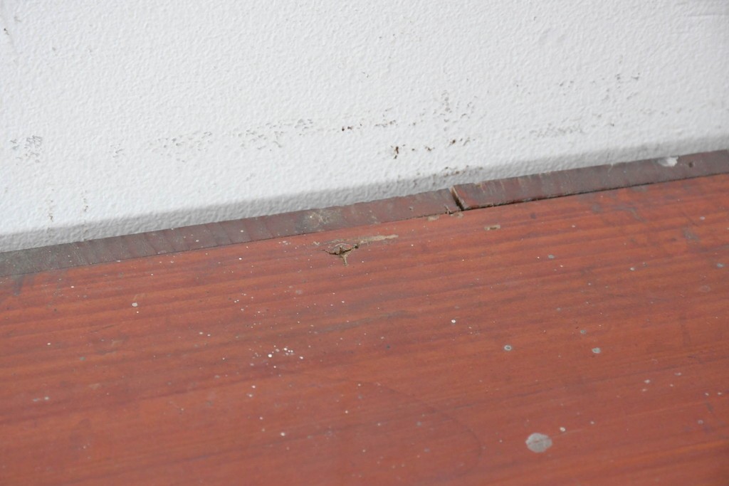 和製アンティーク　美品　希少　前面欅材　漆塗りの合わせ一間夫婦箪笥　(R-087823)