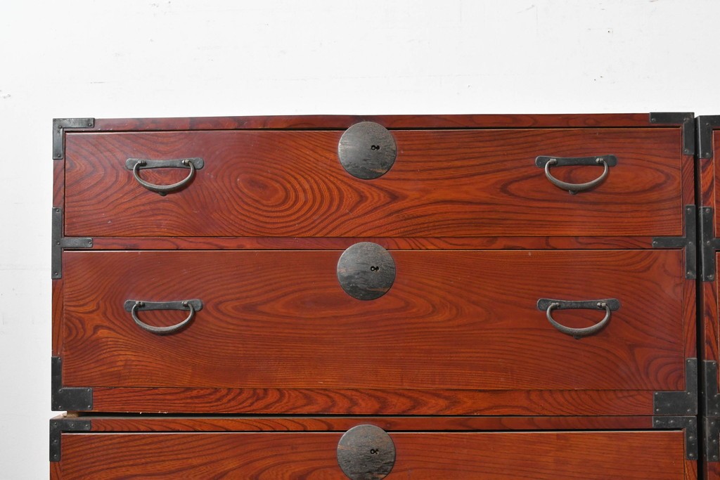 和製アンティーク　美品　希少　前面欅材　漆塗りの合わせ一間夫婦箪笥　(R-087823)