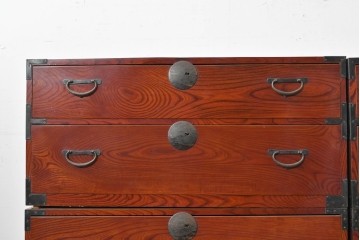 和製アンティーク　美品　希少　前面欅材　漆塗りの合わせ一間夫婦箪笥　(R-087823)