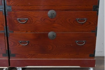 和製アンティーク　美品　希少　前面欅材　漆塗りの合わせ一間夫婦箪笥　(R-087823)