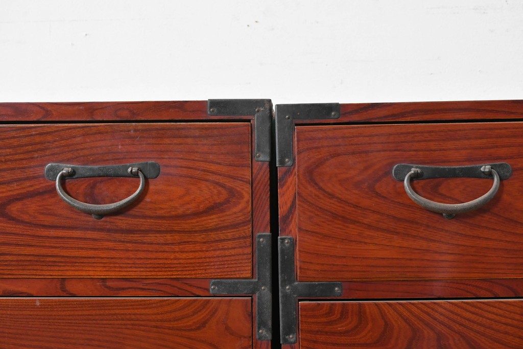 和製アンティーク　美品　希少　前面欅材　漆塗りの合わせ一間夫婦箪笥　(R-087823)