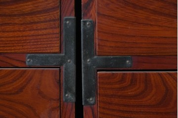 和製アンティーク　美品　希少　前面欅材　漆塗りの合わせ一間夫婦箪笥　(R-087823)