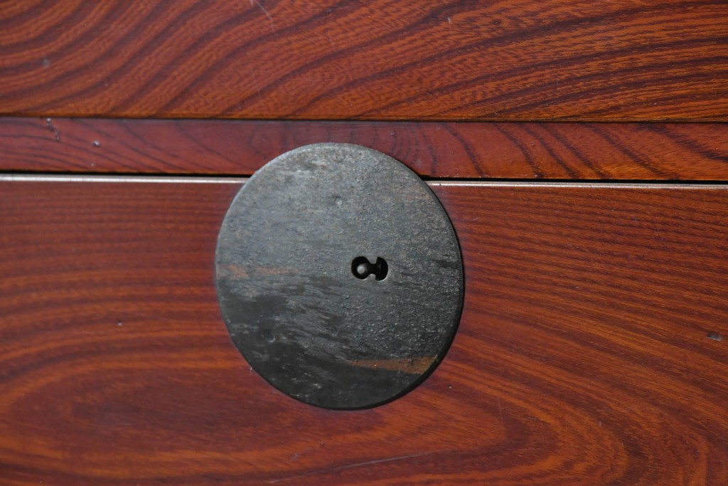 和製アンティーク　美品　希少　前面欅材　漆塗りの合わせ一間夫婦箪笥　(R-087823)