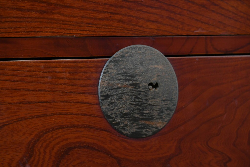 和製アンティーク　美品　希少　前面欅材　漆塗りの合わせ一間夫婦箪笥　(R-087823)