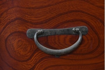 和製アンティーク　美品　希少　前面欅材　漆塗りの合わせ一間夫婦箪笥　(R-087823)