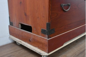 和製アンティーク　美品　希少　前面欅材　漆塗りの合わせ一間夫婦箪笥　(R-087823)