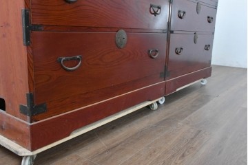 和製アンティーク　美品　希少　前面欅材　漆塗りの合わせ一間夫婦箪笥　(R-087823)