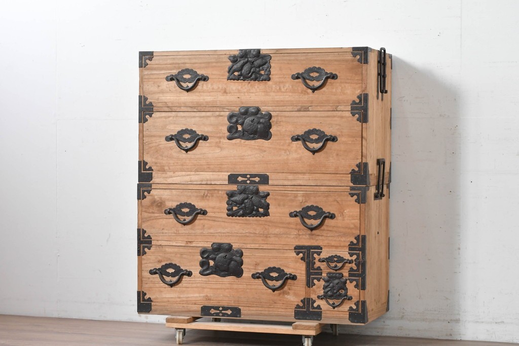 和製アンティーク　明治期から大正期　総桐材　重ね秋田箪笥　(R-087824)