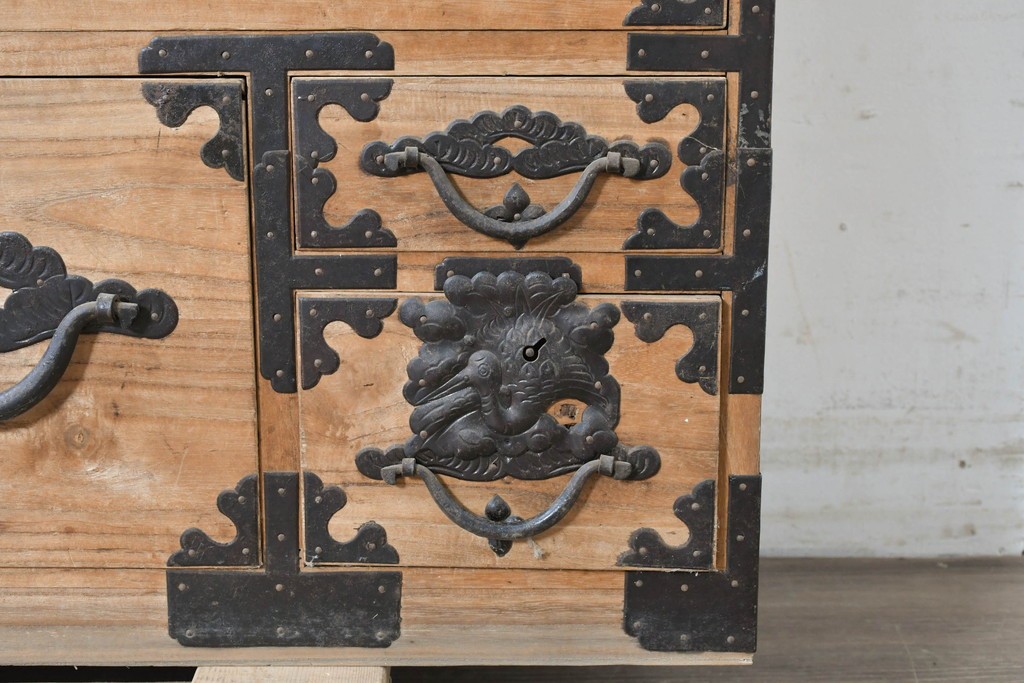 和製アンティーク　明治期から大正期　総桐材　重ね秋田箪笥　(R-087824)