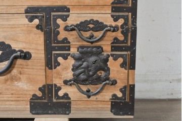 和製アンティーク　明治期から大正期　総桐材　重ね秋田箪笥　(R-087824)