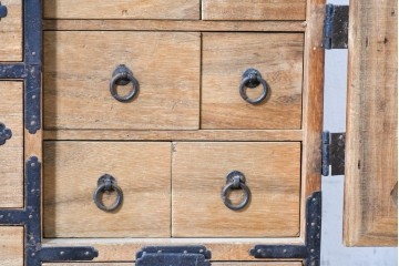和製アンティーク　明治大正期　秋田産　鉄金具が趣深い総桐材の帳場小箪笥　(R-087827)