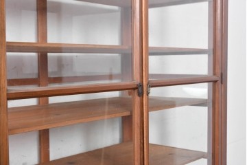 和製アンティーク　美品　希少デザイン!!　レトロナチュラルな色味がかわいらしい4面ガラスの脚付きキャビネット　(R-087828)