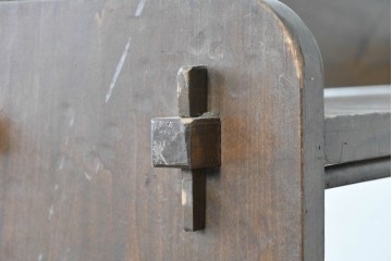 和製アンティーク　レトロな味わいが楽しめる楔(くさび)式の本棚　(R-087833)